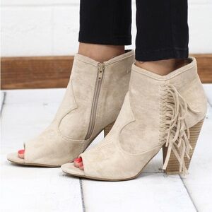 MATISSE: ARLO PEEP TOE BOOTIE WITH FRINGE {IVORY} Size 7.5